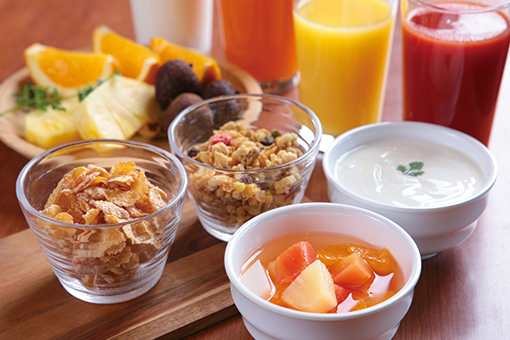 <p>フルーツ＆シリアル</p>