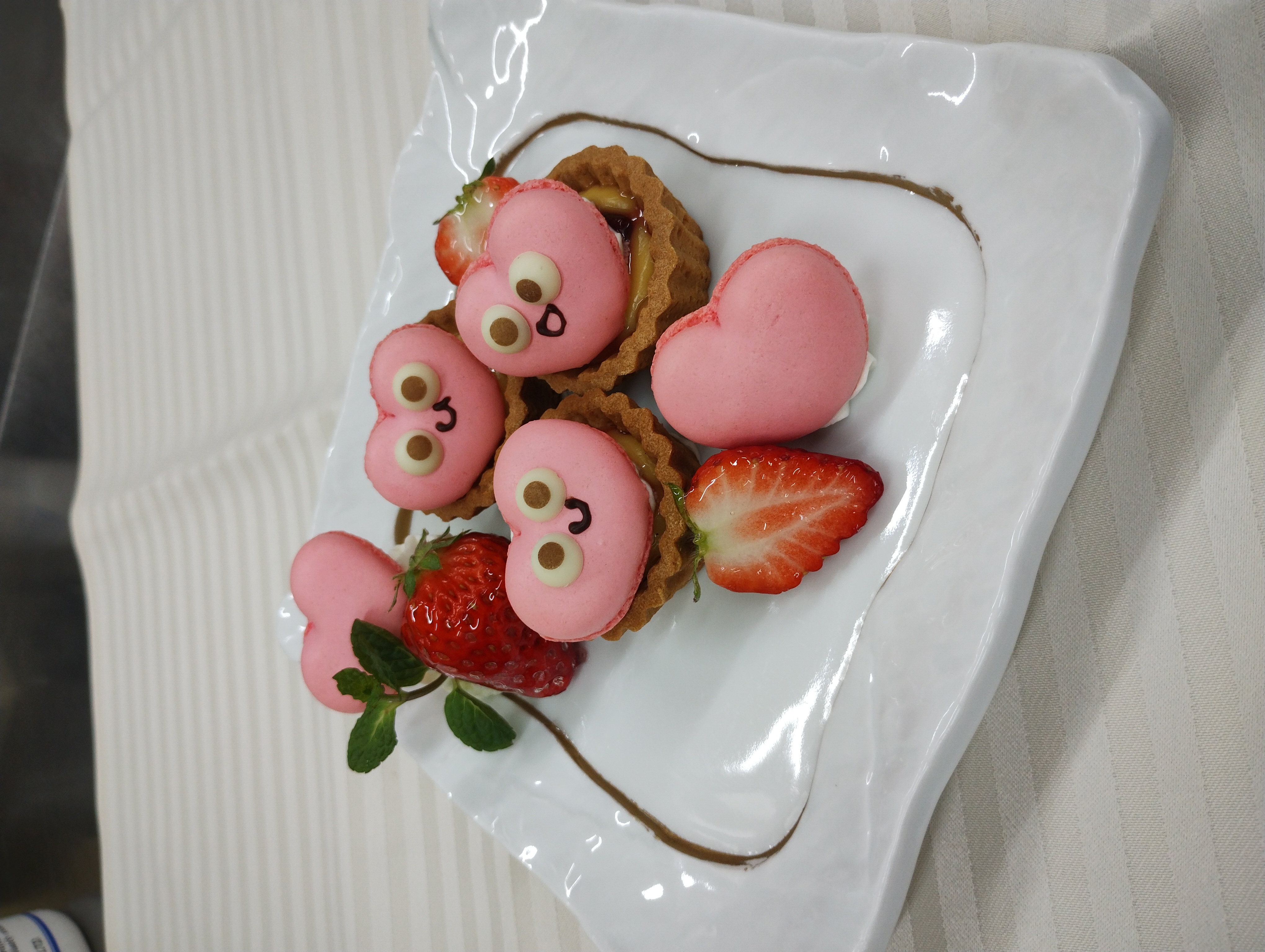 【ディナーバイキング】6月のケーキ&タイムサービスのスイーツのご紹介!